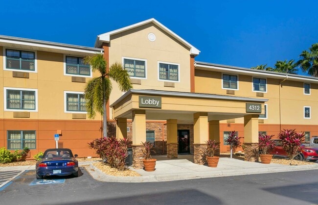 Photo - Furnished Studio-Tampa - Airport - Spruce ...