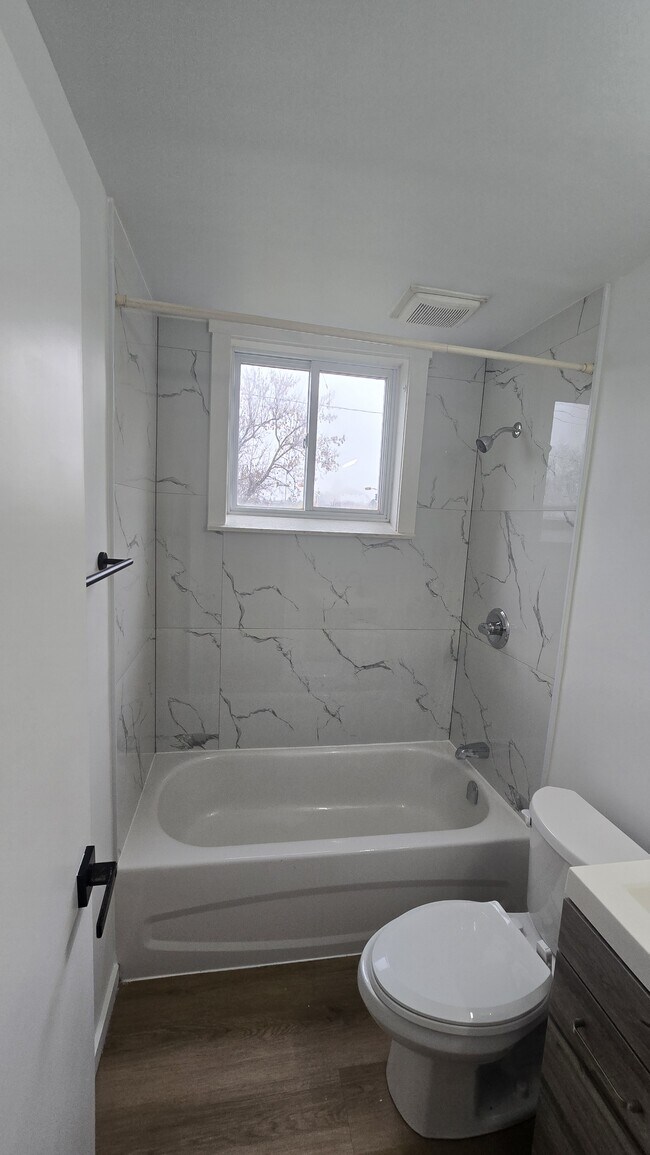 Photo - 9 Connaught Ave Unit 2