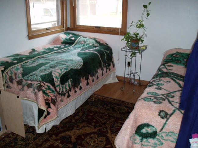 bedroom - 406 E Henry Clay St Unit 4