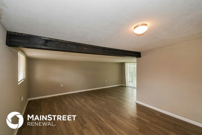 Photo - 335 Bonnlyn Dr