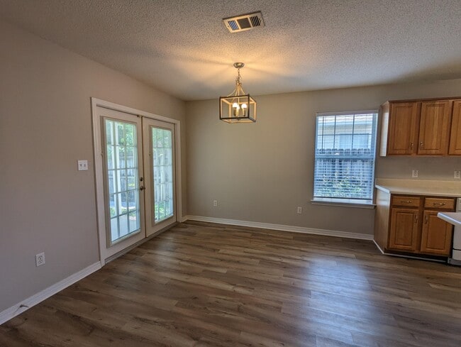 Photo - 1812 Brick Cir