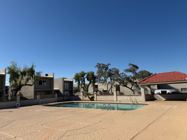 Building Photo - 2833 E Le Marche Ave