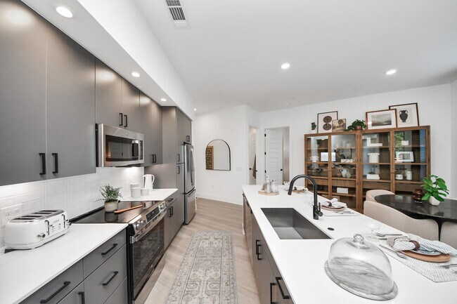 Photo - 15635 Memorial Dr Unidad 140