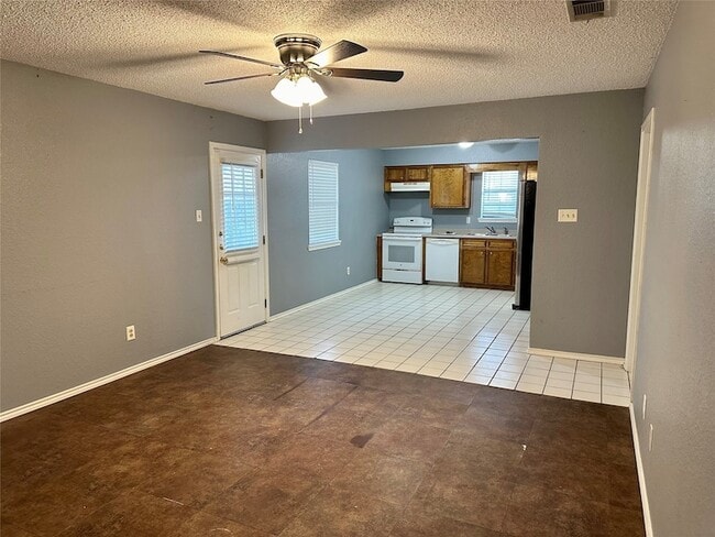 Photo - 2105 Melody Cir