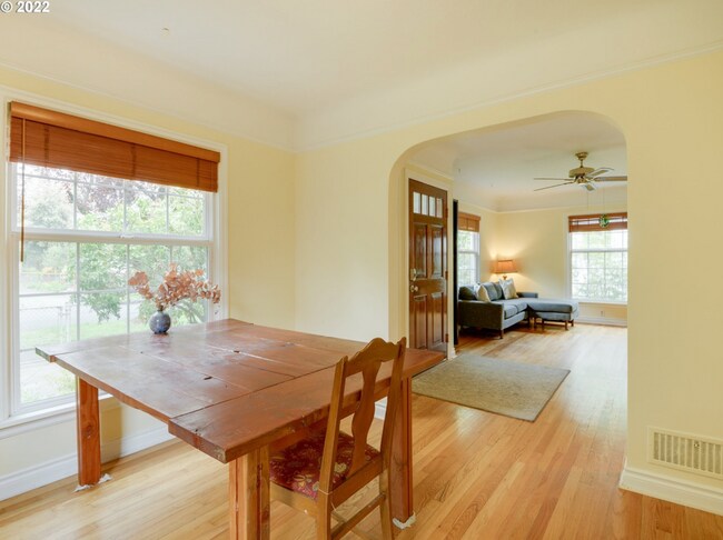 Photo - Charming 3 bed + office, 1.5 bath rental home in University Park Portland!