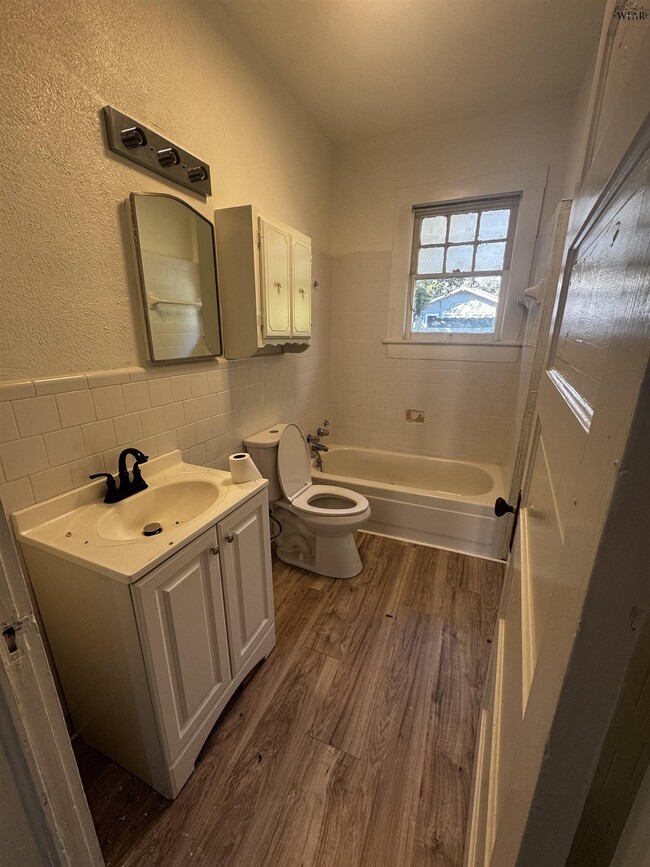 Photo - 1710 Huff St
