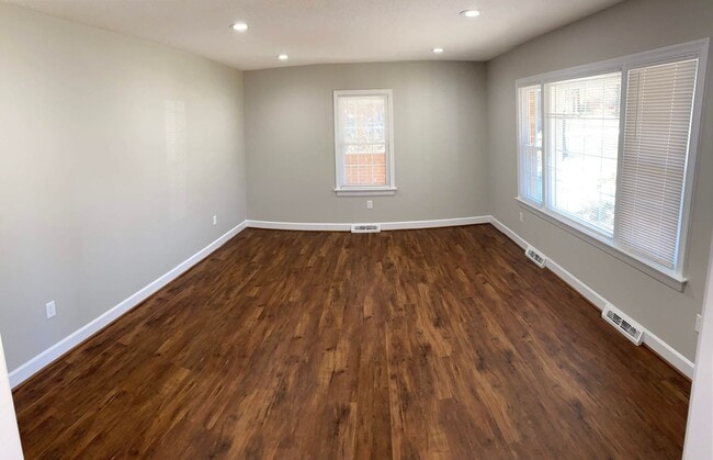308 College Park Dr