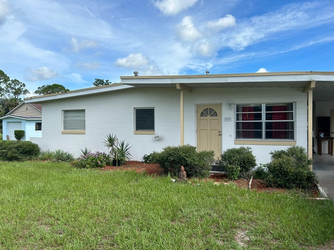 Photo - 321 E 4th St