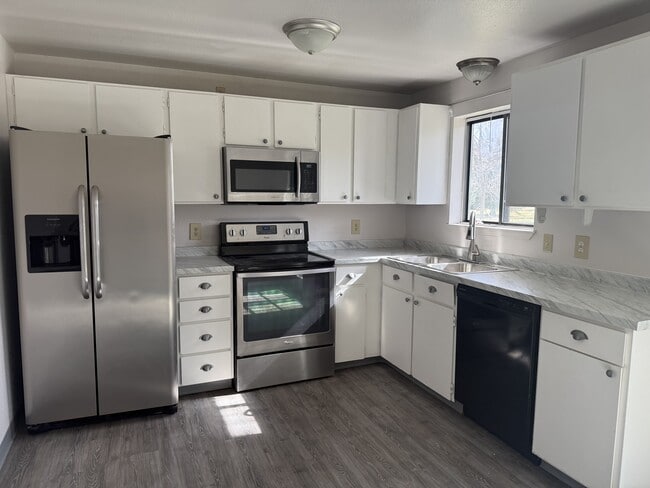 Photo - 3541 Granger Ave W