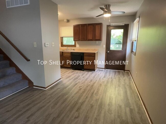 Photo - 1025 6th St NW