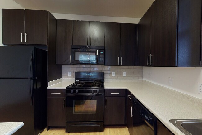 Photo - 1700 E 5th St Unidad FL5-ID1467A