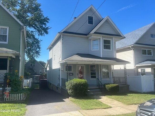 Photo - 2227 Capouse Ave