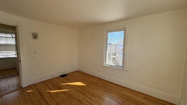 Photo - Charming 3-Bed Home with Gleaming Hardwood Floors in Westbrook – Your Cozy Retreat Awaits!