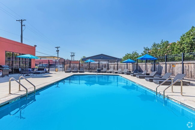 Salt Water Pool - The Flats 324 Rental