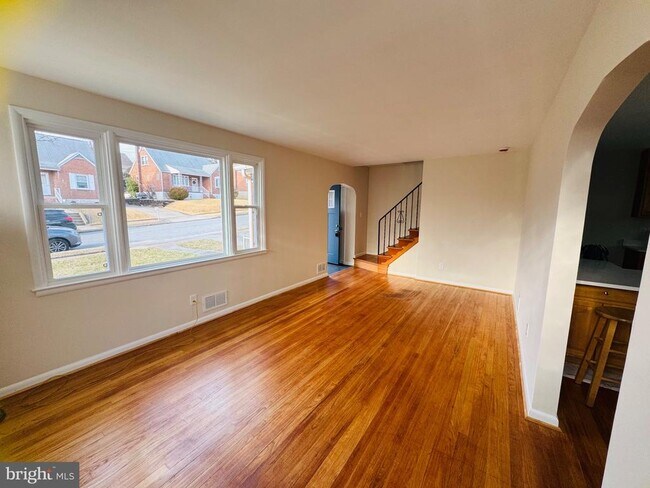 Photo - 8111 Analee Ave