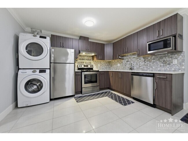 Photo - 14032-14060 60 Ave