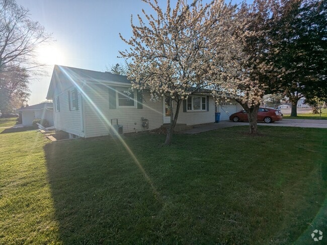 Building Photo - 1212 Saint Paul Rd Rental