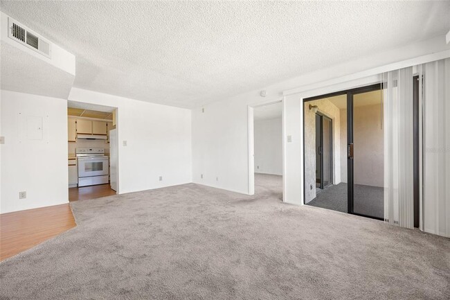 Photo - 19505 Quesada Ave Unidad EE204