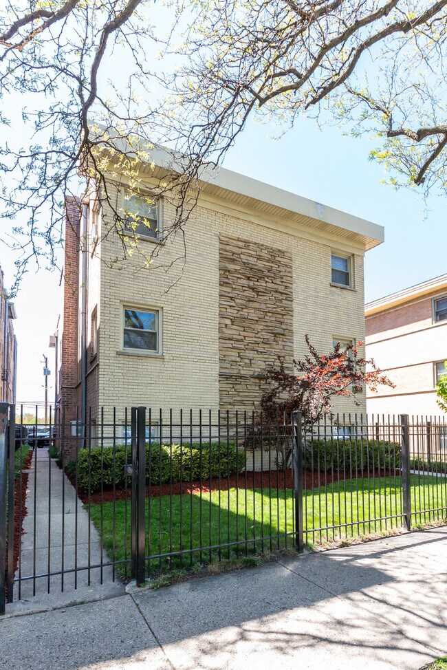 Photo - 4540 N Wolcott Ave Unit 2E