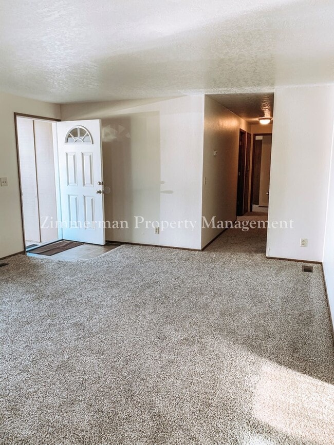 Photo - 1375 E Pennoyer Ave