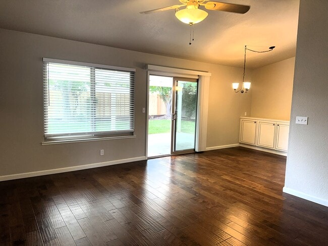 Photo - 875 E Cromwell Ave