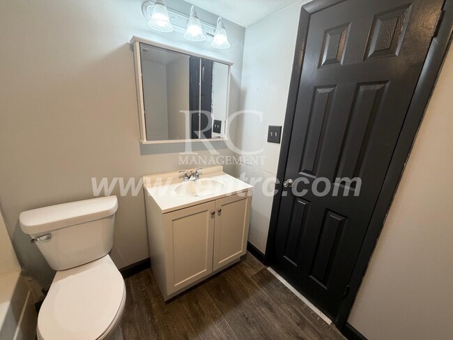 Photo - 638 McNeil-E