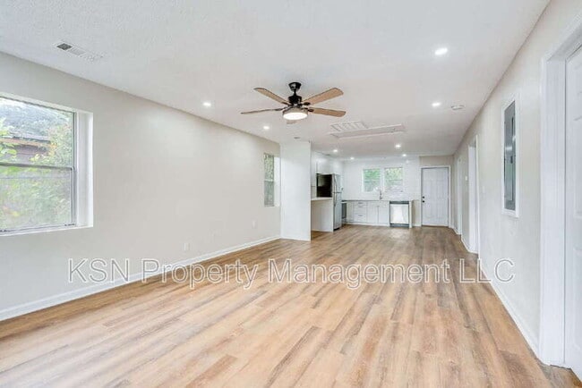 Photo - 2032 Eppinger St