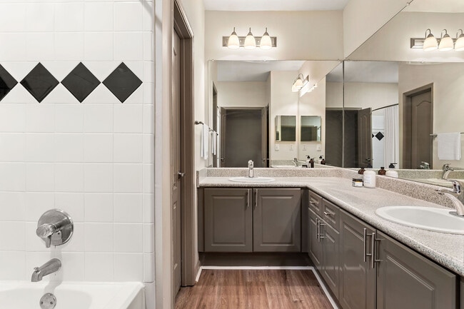 C234080 RetreatAtSweetwater_VS Still_3B2B_Bath2_ 1_final - Retreat at Sweetwater