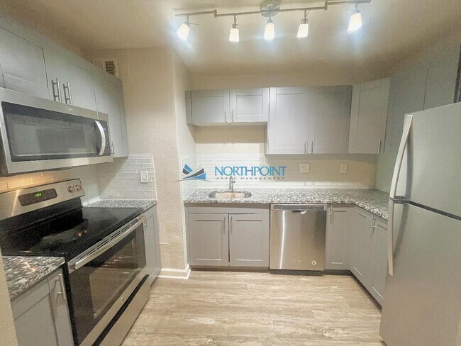 Photo - 2BR/1BA| Newly Renovated  Unit | With Central Air | In Kansas City! Unit Apt 8