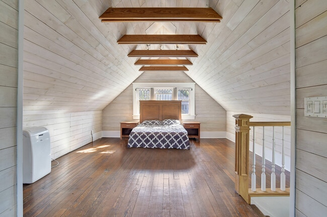 Building Photo - 1517 Comox St Unit 2