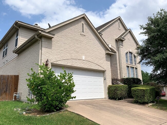 Two story home on large lot in the Ridge a... - Two story home on large lot in the Ridge a...