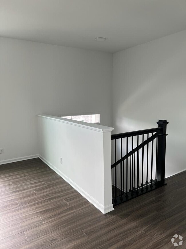 Building Photo - 1033 Atterberg Rd Rental