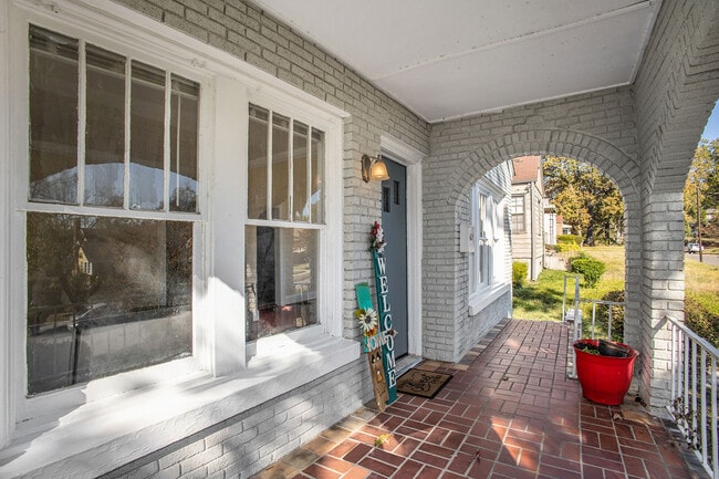 Photo - 854 5th St W