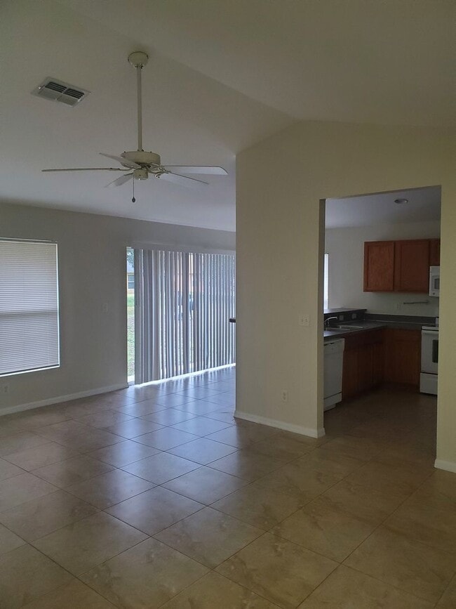 Photo - Greenbriar Location!  3 bedroom 2 bath 2 car garage! Unit 307 Urbana St