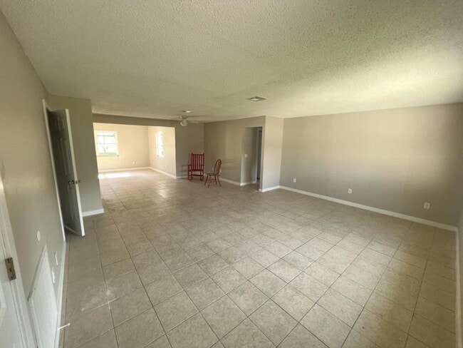 Photo - 6143 Alderwood St
