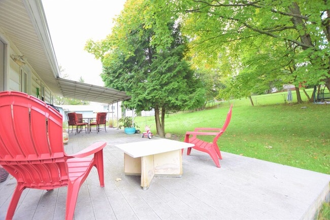 Photo - Bright 4 Bedroom Walking to IC