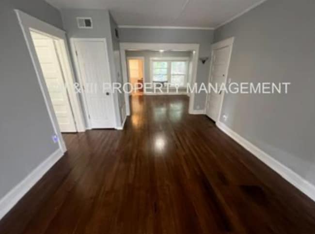 Photo - 219 W 37th St