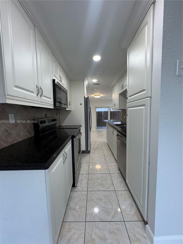 Building Photo - 8231 NW 8th Pl Unit 3