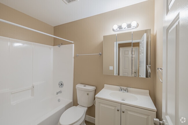2BR, 1.5BA - 952SF - Bathroom