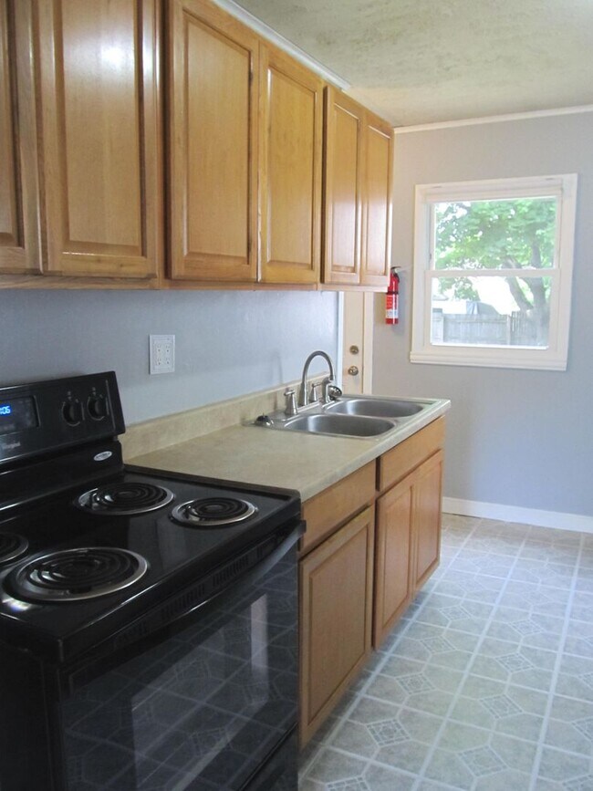 Cute 2 Bedroom Ranch in Westnedge Hill Rental House Rental in