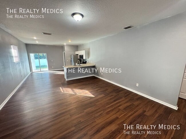 Photo - 1999 Marshall St