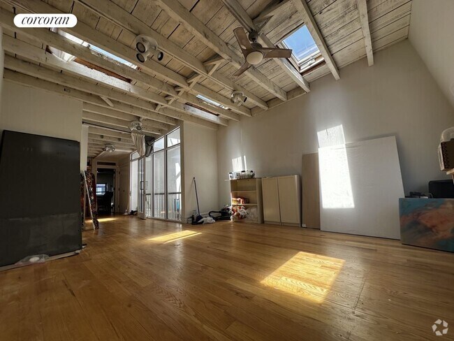 Building Photo - 556 Washington Ave Rental