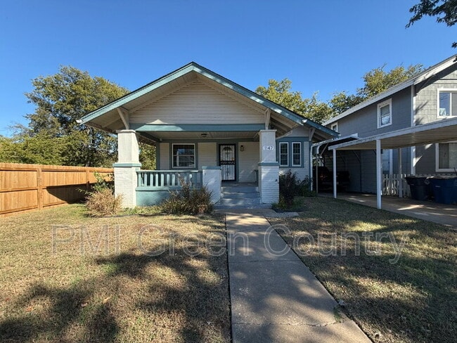 Photo - 1147 N Main St