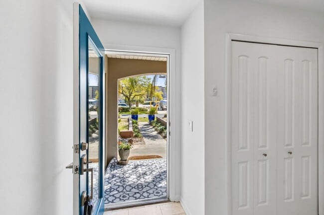 Photo - Steps to the Ocean! 3/3, 2198sq', Ocean View, Furnished