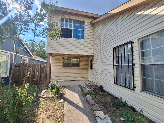 Photo - 2123 Chatham Square Ct