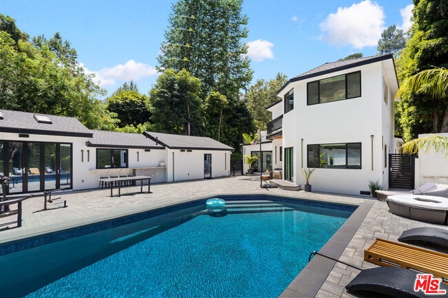 Building Photo - 1750 N Beverly Glen Blvd