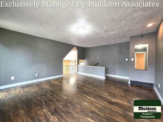 1450 Luna Vista St