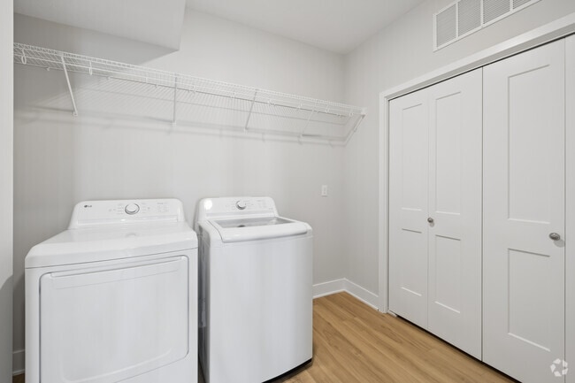 2BR, 2BA - 1,156SF - Laundry
