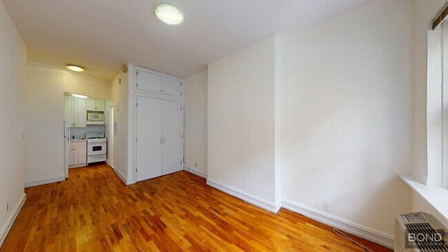Building Photo - 333 E 84th St Unit 1C Rental