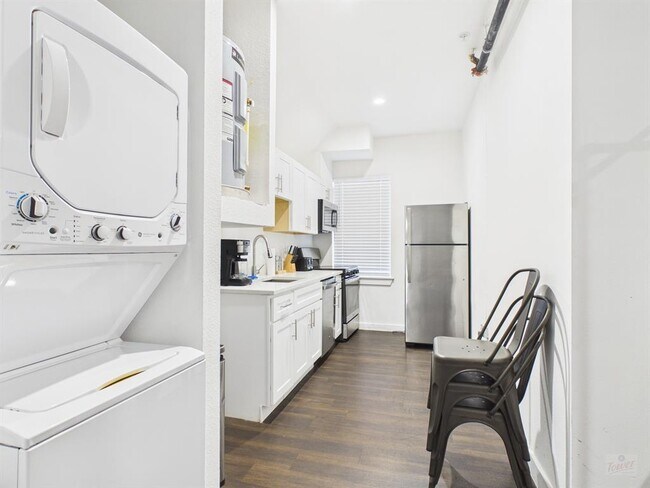 Photo - 1010 W 26th St Unidad 202